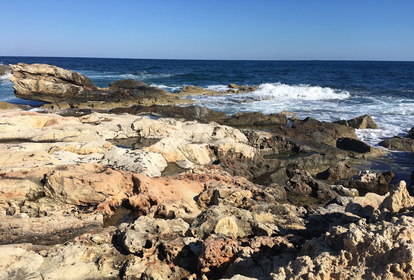 5 reasons to love Pembroke – Yellow Rock